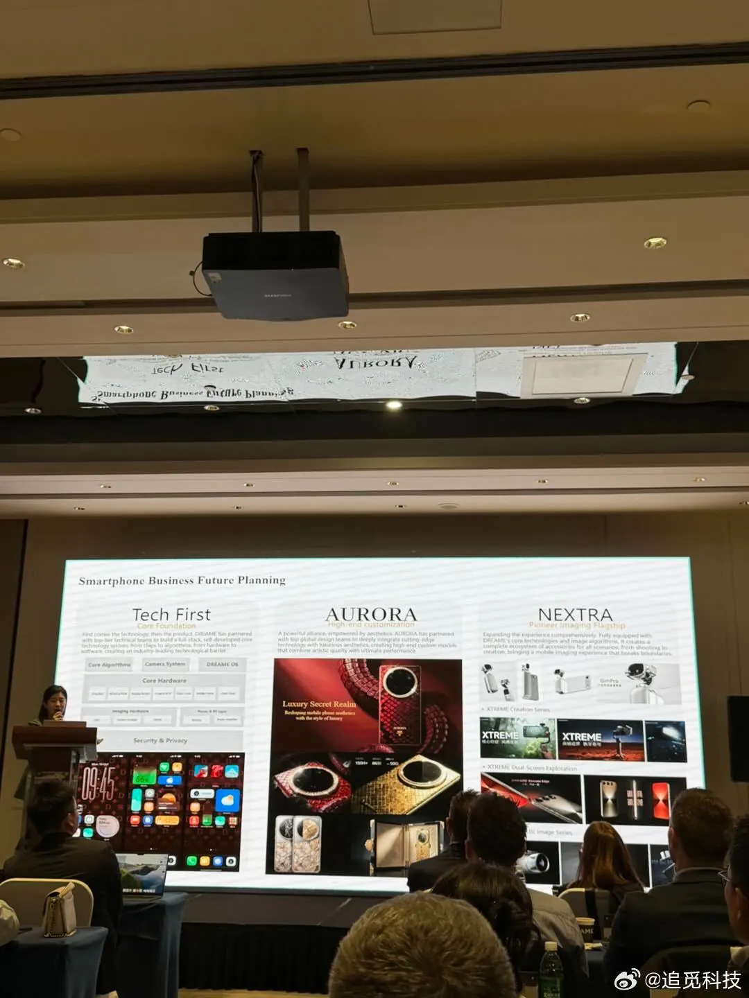 Meet AURORA, World's Most Luxurious Phone Made with Pure Gold and Diamonds