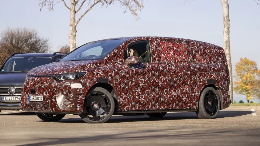 Daily Briefing: Amazon Tops Global Revenue Rankings, Tech Giants Unveil New Innovations and 23 Tech News for Today