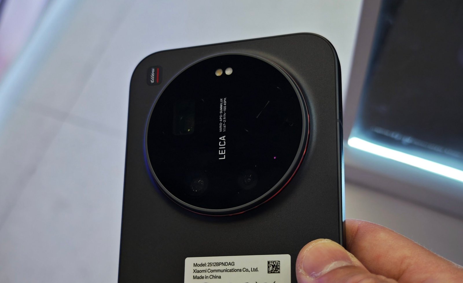 Xiaomi 17 Ultra LEITZPHONE Unveiled With Champagne Gold Frame